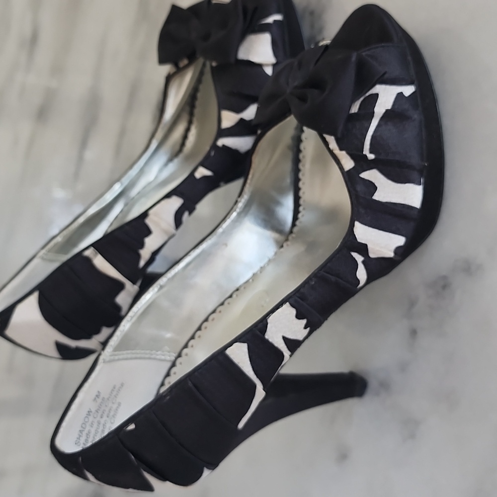 Gorgeous Black & White Wedding shoes/ Rehersal Dinner Or Any Dress Up Occassion